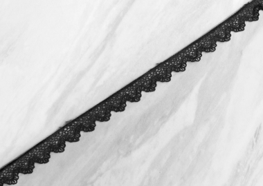 Wąska falowana gipiura czarna - szerokość 1,7 cm