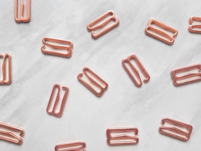 Zaczepy metalowe 15 mm w kolorze rose gold