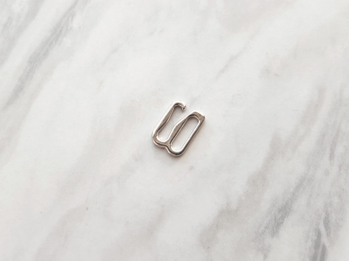 Srebrne metalowe zaczepy do bielizny 10 mm
