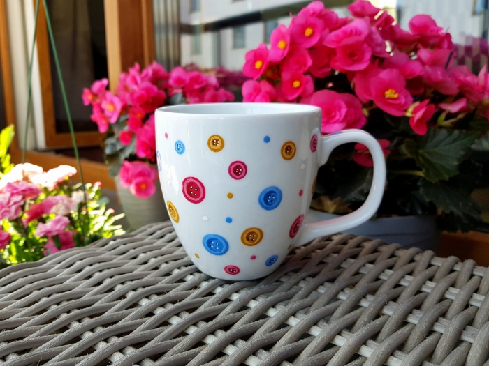 Duży porcelanowy kubek z guzikami malowany ręcznie