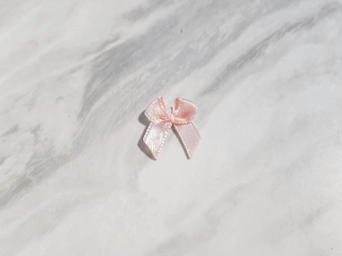 Małe kokardki do przyszycia, jasny łososiowy - 10 szt.