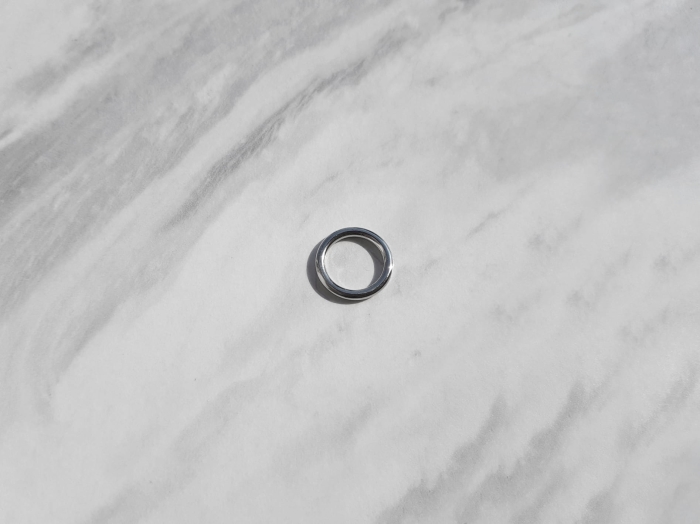 Grubsze kółka metalowe w kolorze srebrnym o średnicy 11 mm