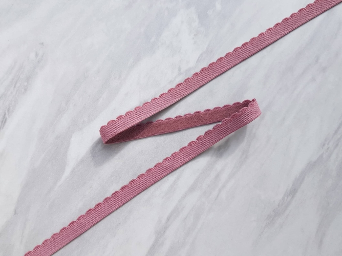 Guma obszywkowa o szerokości 1,1 cm w kolorze starego różu